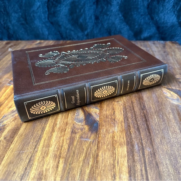 Great Expectations | Collector’s Leather Bound Edition - Picture 9 of 10